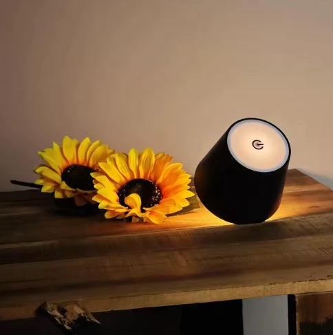BotLamp™ Ilumina tu espacio con estilo.