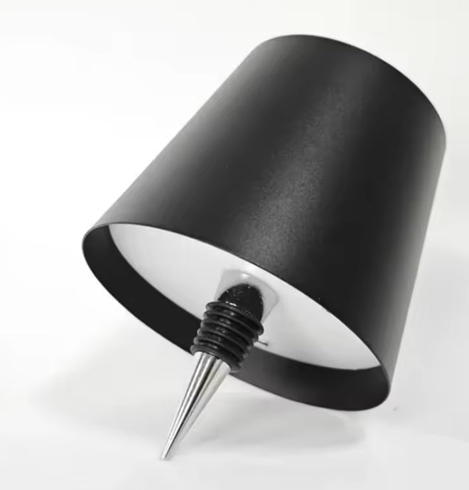 BotLamp™ Ilumina tu espacio con estilo.