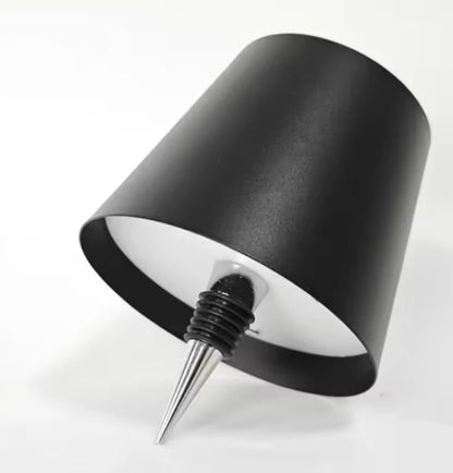 BotLamp™ Ilumina tu espacio con estilo.